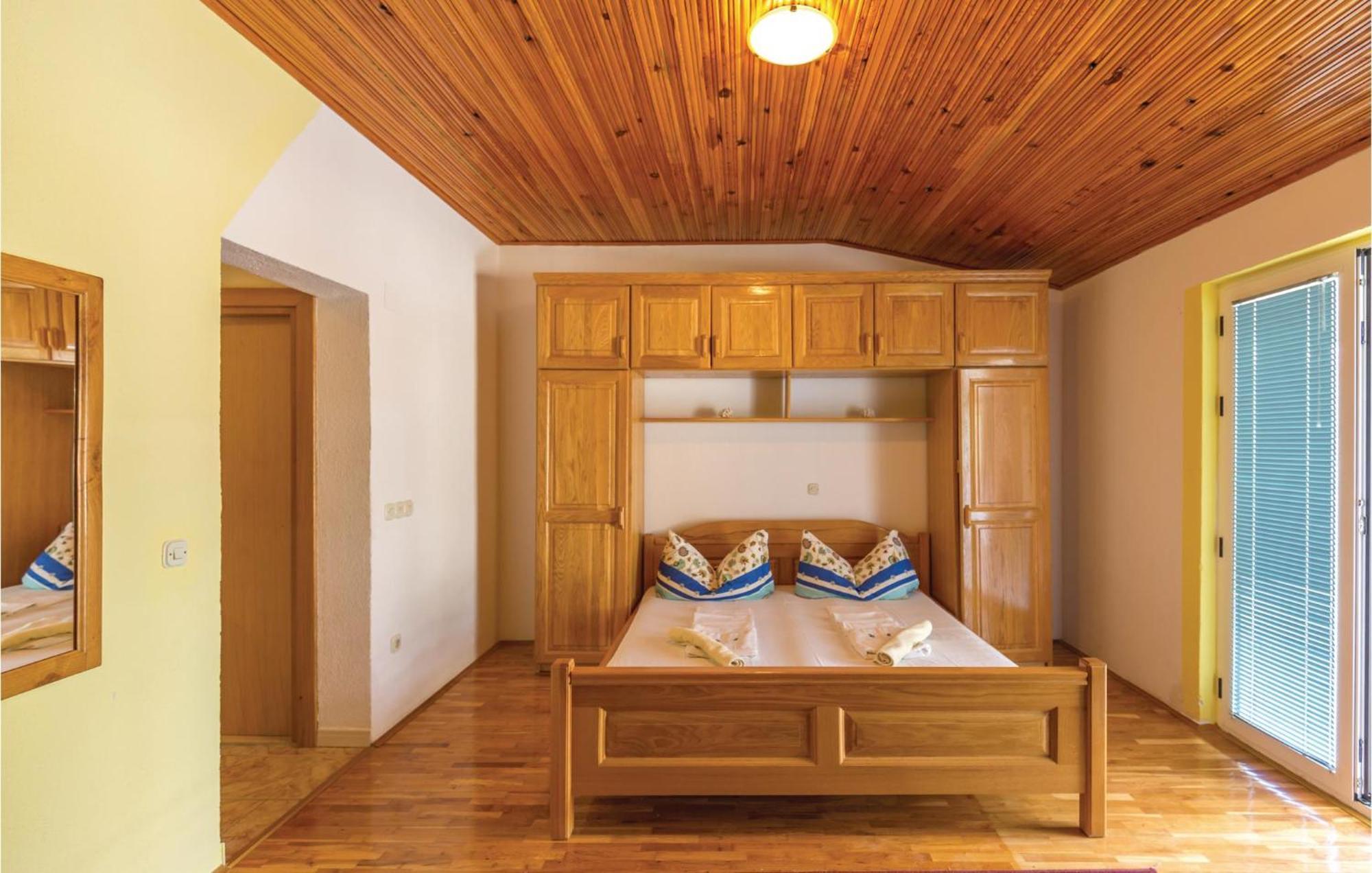 Nice Apartment In Makarska With House Sea View Экстерьер фото