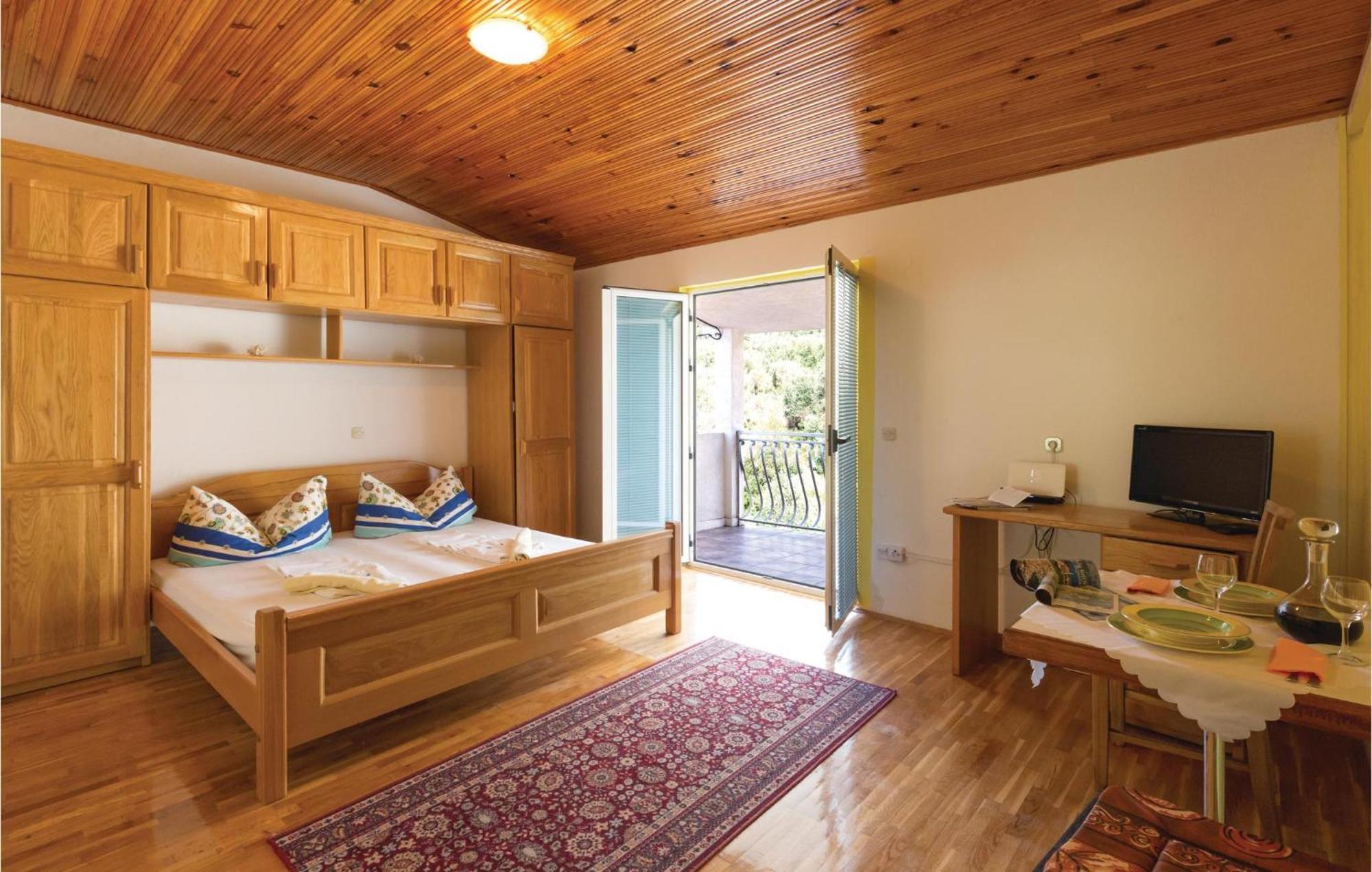 Nice Apartment In Makarska With House Sea View Экстерьер фото